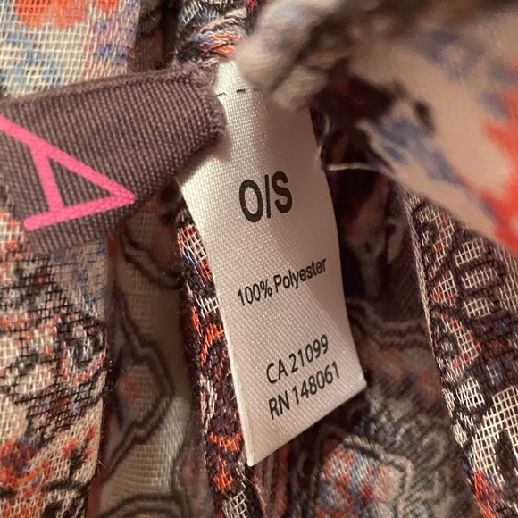 Ardene infinity scarf o/s - with design - Picture 4 of 6